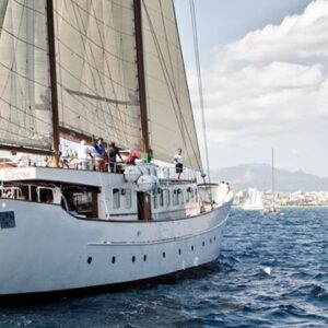 Majestuoso velero clásico