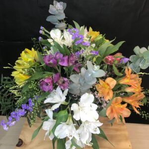 Alstroemerias variadas con flor silvestre